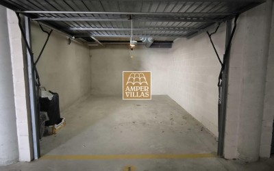 Geräumige und helle Wohnung mit geschlossener Garage in Sierra de Altea zu verkaufen.